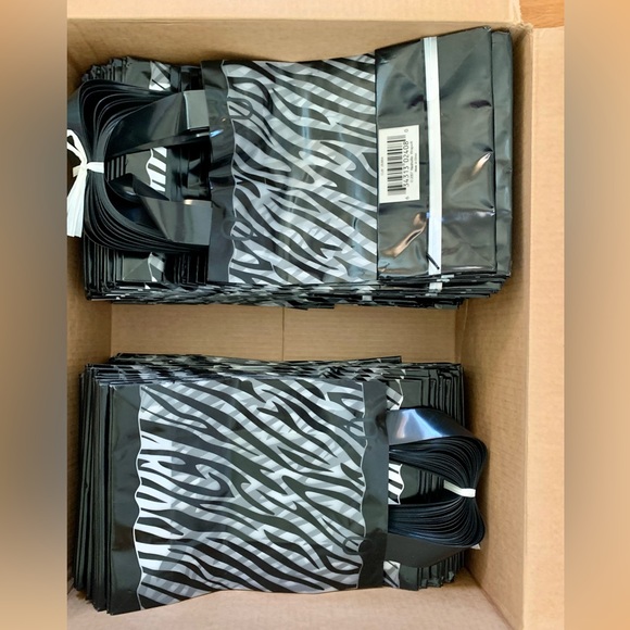 185 pc. Zebra Print Frosted Cub 8x4x10 merchandise bags - Picture 3 of 3